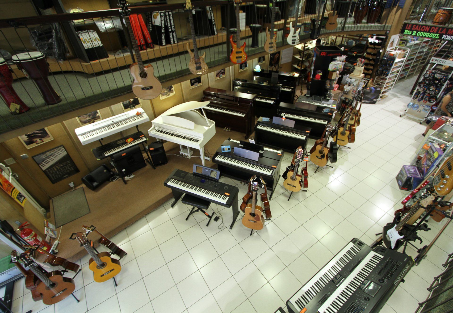 Le Salon de la Musique, votre magasin d'instruments en images